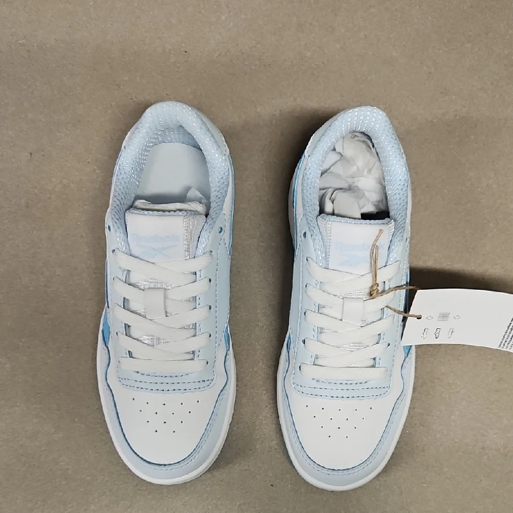 Reebok Kids Sneakers in White and Light Blue - Picture 8 of 11